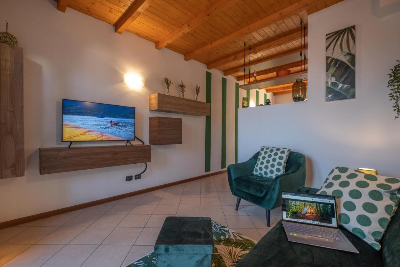 Happy Guest Apartments - Lake & Green Oasis Riva di Solto Bagian luar foto